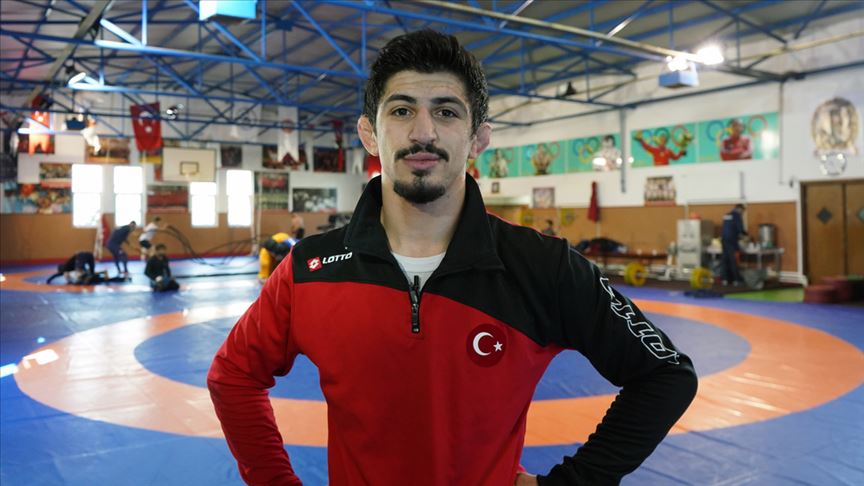 Milli güreşçi Kerem Kamal, dünya şampiyonu