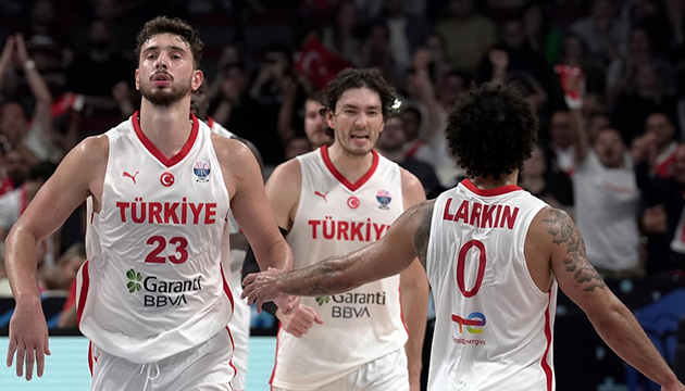 12 Dev Adam yarı final için sahaya çıkıyor