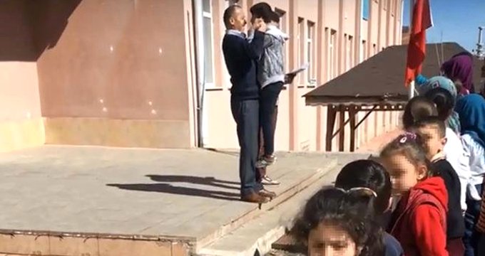 Okul müdüründen öğrencilere şiddet