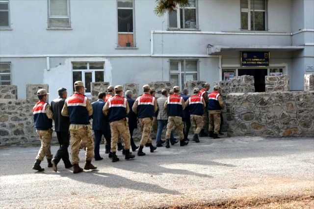 Muhtarlara terör operasyonu