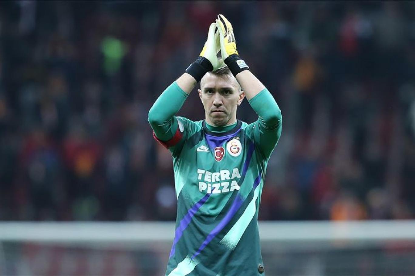 Galatasaray a Muslera müjdesi