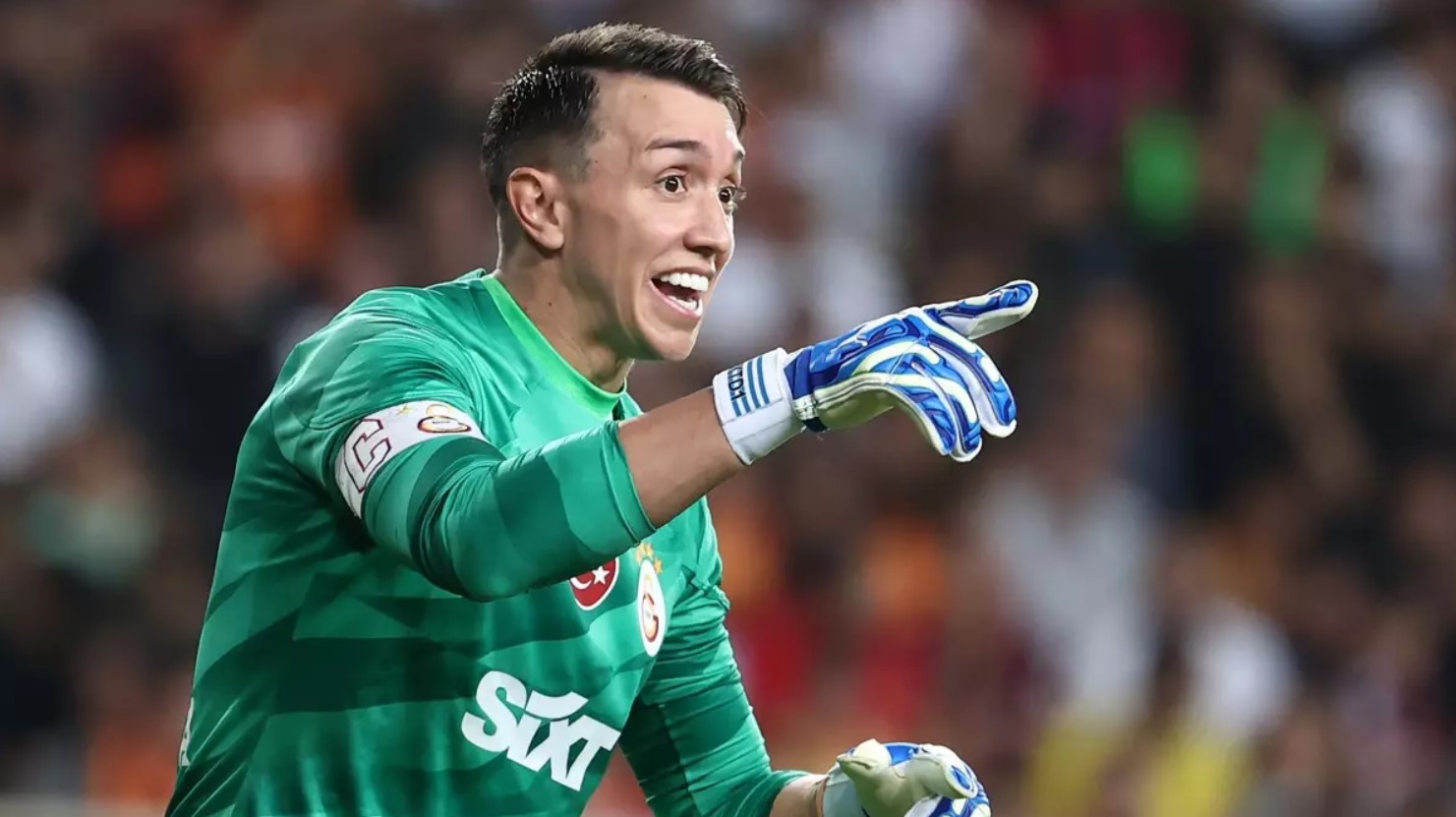 Galatasaray da flaş gelişme! İşte Muslera nın istediği kontrat...