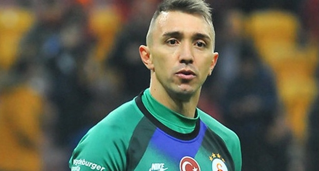 Galatasaray da Muslera nın alternatifi bulundu!