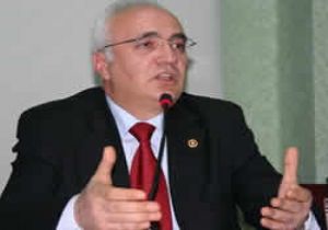 ELİTAŞ’TAN GENÇ’E SALVO: AK PARTİLİLER “ELİM KİRLENİR” DÜŞÜNEREK ONA DOKUNMAZ!