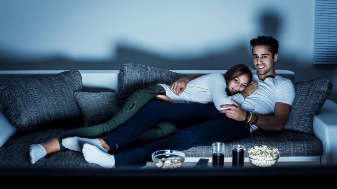 Film izlerken yemek yiyenler dikkat