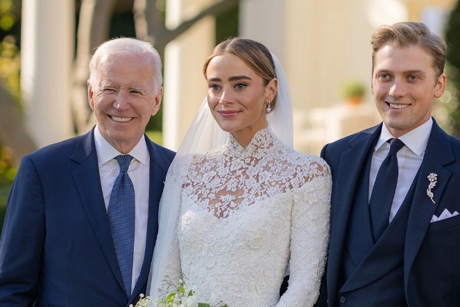 Joe Biden ın torunu, Çeşme de tatil yapıyor