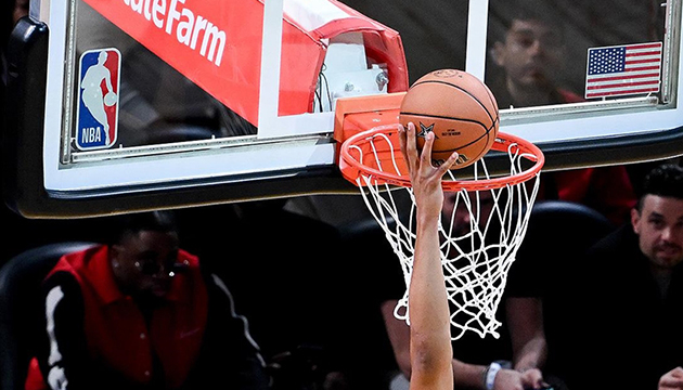 Lakers seriyi 1-1 e getirdi