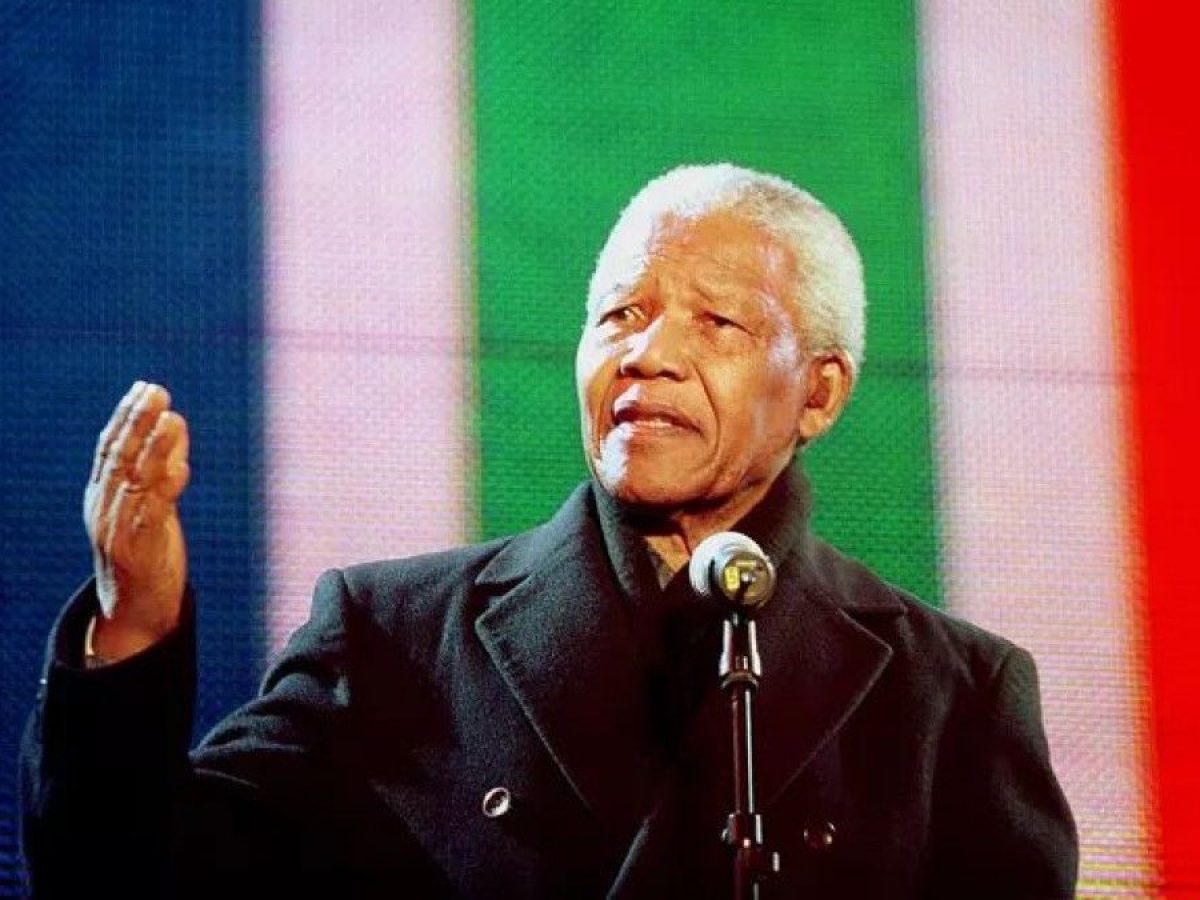 Mandela nın eşyası müzayedede satılacak