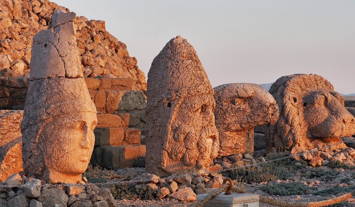 Nemrut taki ünlü heykel böyle düzeltildi
