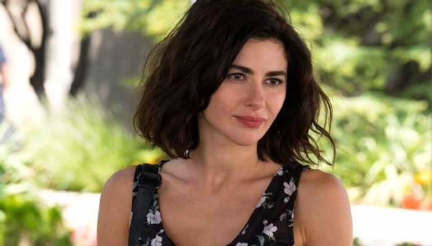 Nesrin Cavadzade'nin ilginç tarzı!