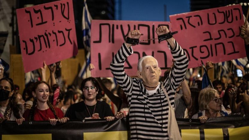 Netanyahu ya ABD seyahati öncesinde havalimanında protesto