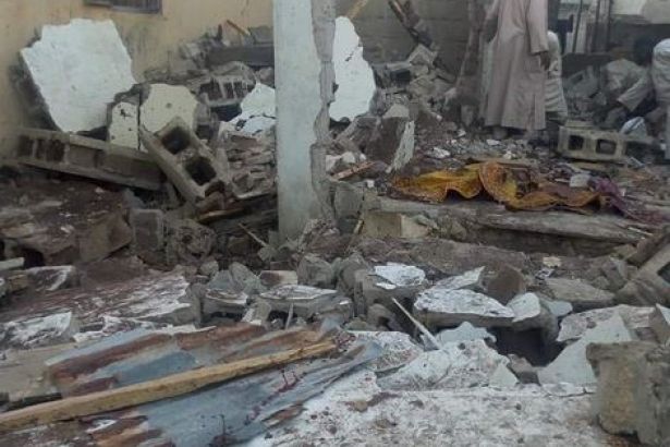 Nijerya da camiye bombalı saldırı, 11 ölü