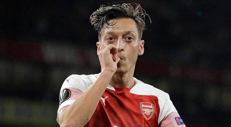 Mesut Özil, Fenerbahçe ye transfer olacak mı? Menajerinden açıklama...