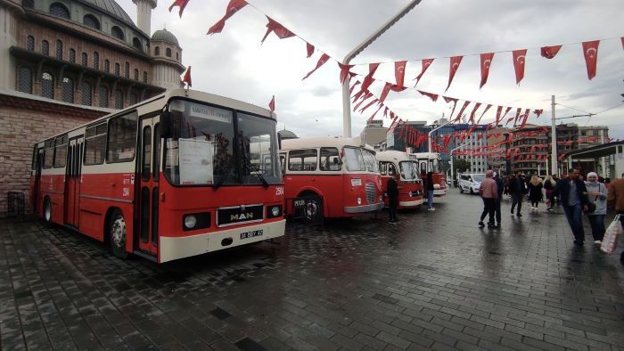 Taksim de nostaljik otobüs sergisi