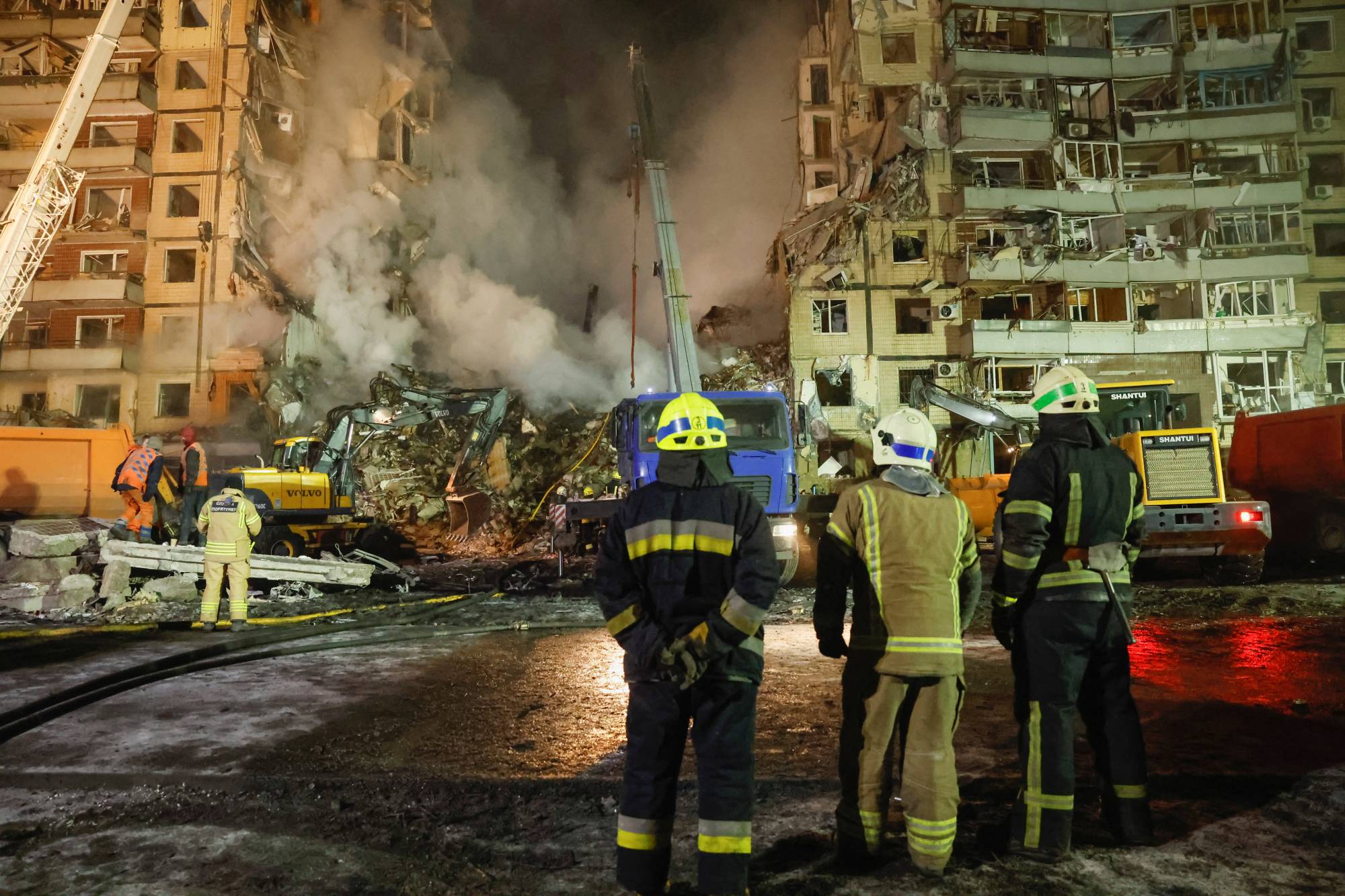 Zelenskiy, füze saldırısında ölü sayısının 25 e çıktığını duyurdu