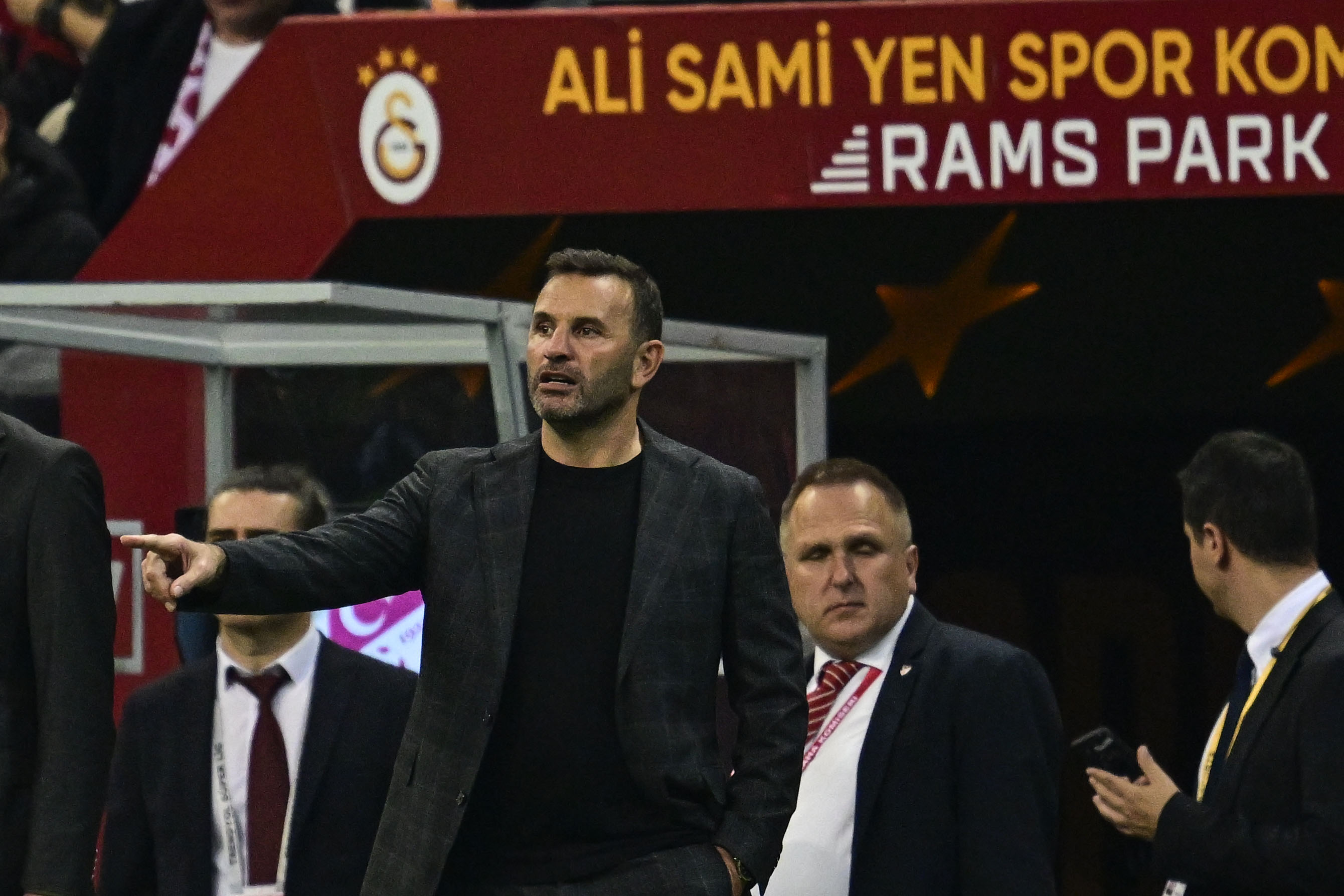Aslan gözünü lige dikti