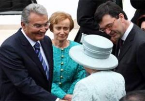 Baykal ın Eşi Kraliçe İçin Ortaya Çıktı