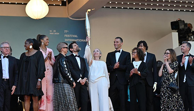 Olimpiyat meşalesi Cannes Festivali nde