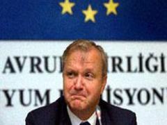 OLLİ REHN: BİZ PARTİLERİ DEĞİL DEMOKRASİYİ DESTEKLİYORUZ
