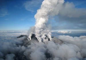 Japonya da faaliyete geçen yanardağ 36 can aldı!