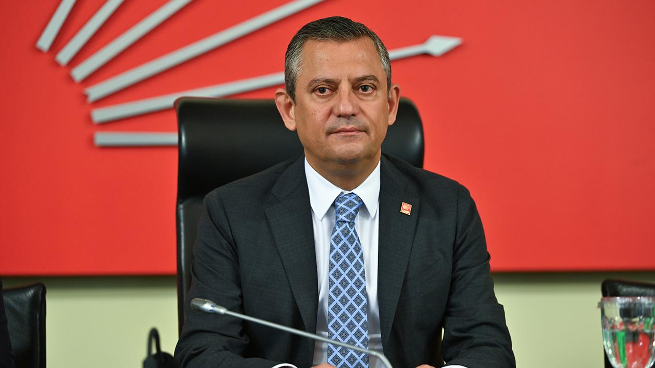 CHP Genel Başkanı Özel, dini cemaat liderlerinin Paskalya Bayramı nı kutladı