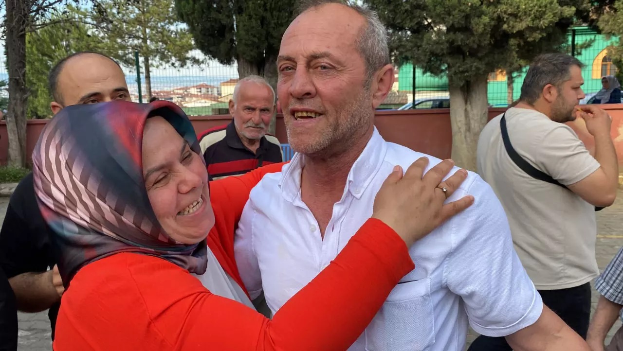 Eşinin yerine seçimi kazandı