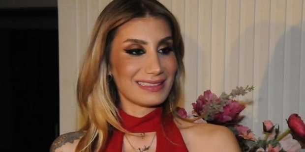 İrem Derici den dekolteli paylaşım