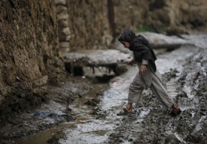 Pakistan da şiddetli yağışlar can aldı!