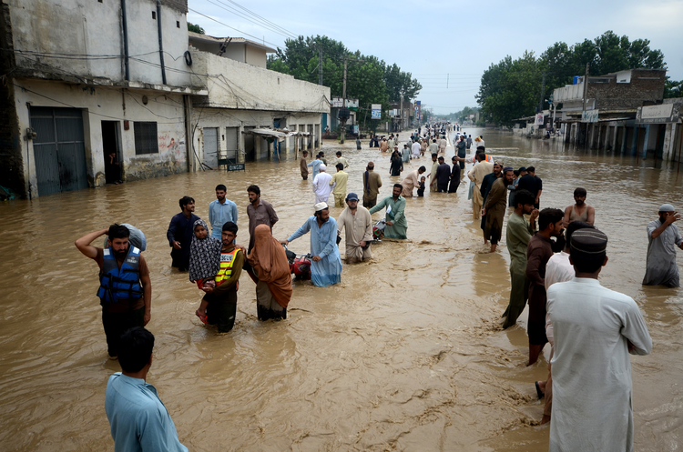 Pakistan da muson yağmurlarından ölü sayısı 1033 e çıktı!