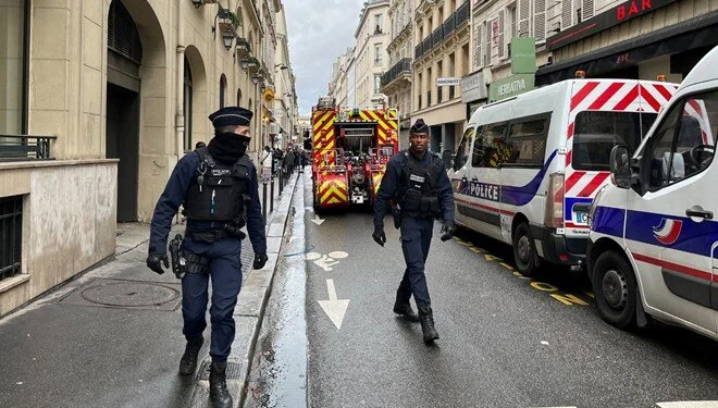 Paris te silahlı saldırı!