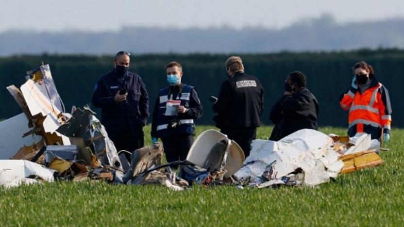 Paris te uçak düştü: 4 kişi hayatını kaybetti