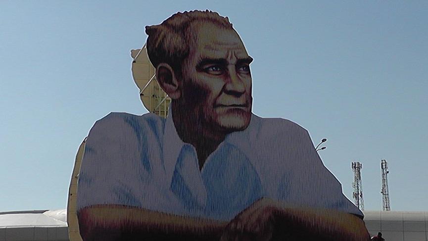 Kırşehir Belediyesi nden Atatürk portresi