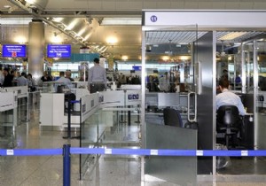 İngiliz pasaportlu 3 genç tekrar gönderildi!