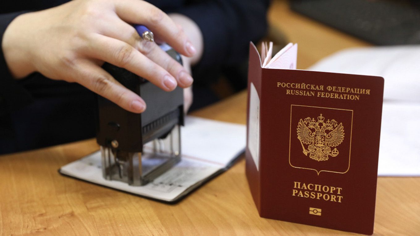 Estonya dan AB ye çağrı: Ruslara turist vizesi vermeyi durdurun