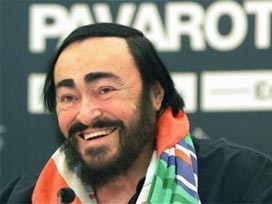 ÜNLÜ İTALYAN TENOR PAVAROTTİ ÖLDÜ