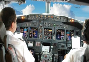 Antalya’ya inen Rus pilottan şaşırtan anons!