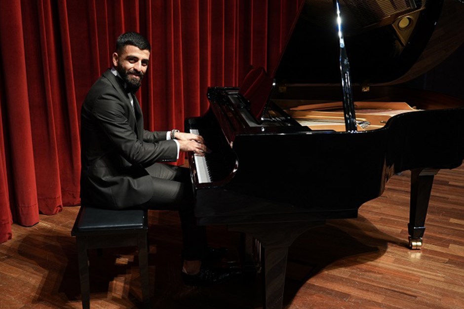 Trabzon un golcüsünden piyano resitali!