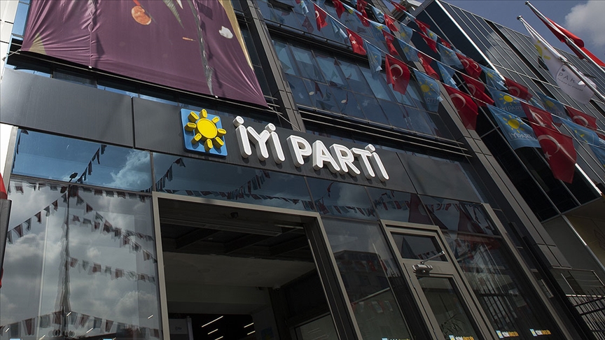 İYİ Parti de istifa krizi sürüyor