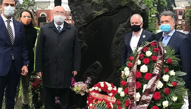 Nazım Hikmet ölümünün 57. yılında mezarı başında anıldı