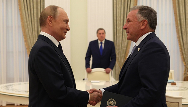 Putin den kritik görüşme
