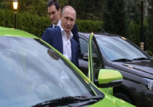 Putin yerli otomobili test etti