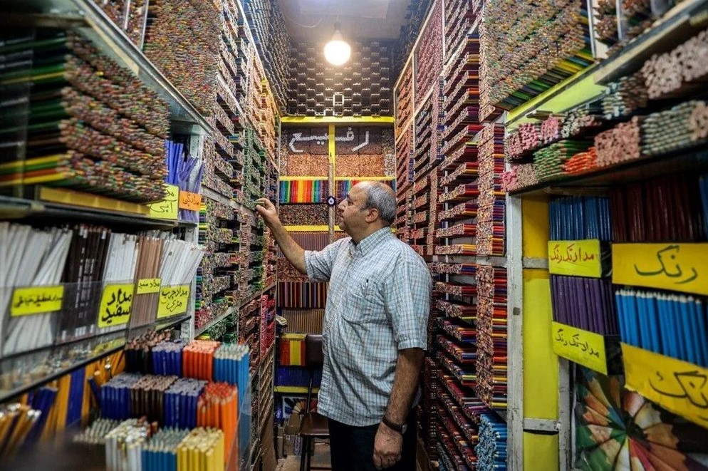 3 metrekare dükkanda 35 yıldır renkli kalem satan adam