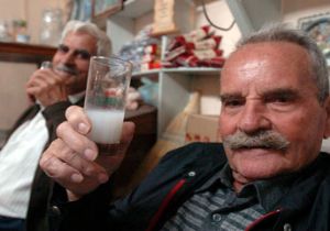 KİM NE KADAR İÇİYOR?