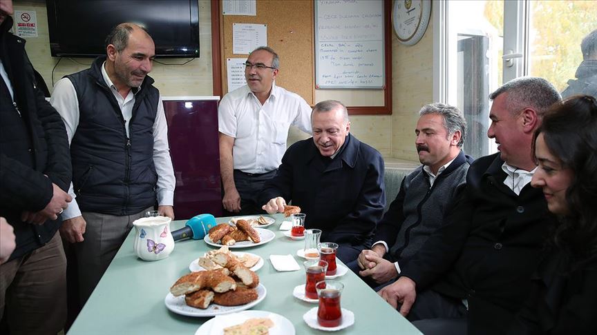 Erdoğan dan taksi durağına ziyaret
