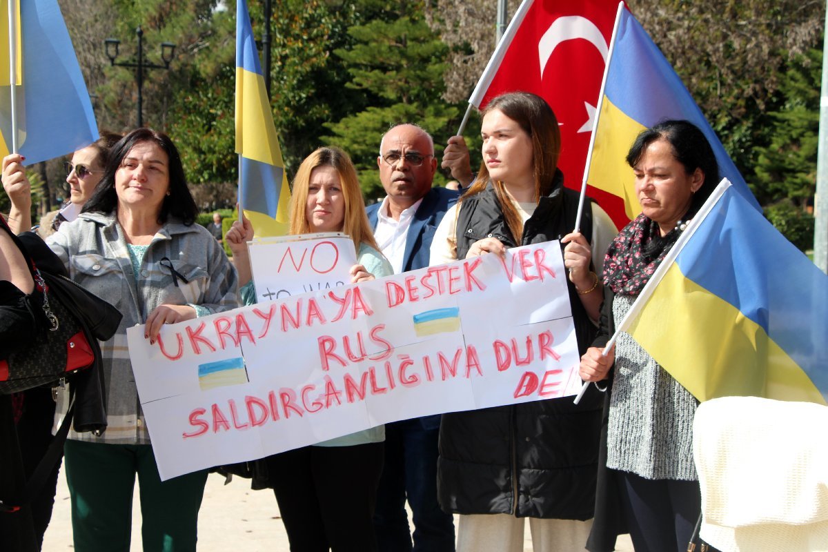 Adana’daki Ukraynalılardan barış çağrısı