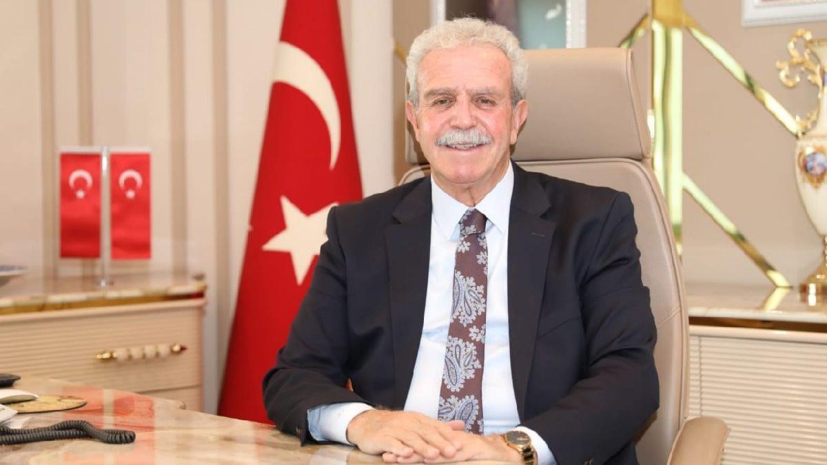 AK Parti li belediye başkanı istifa etti