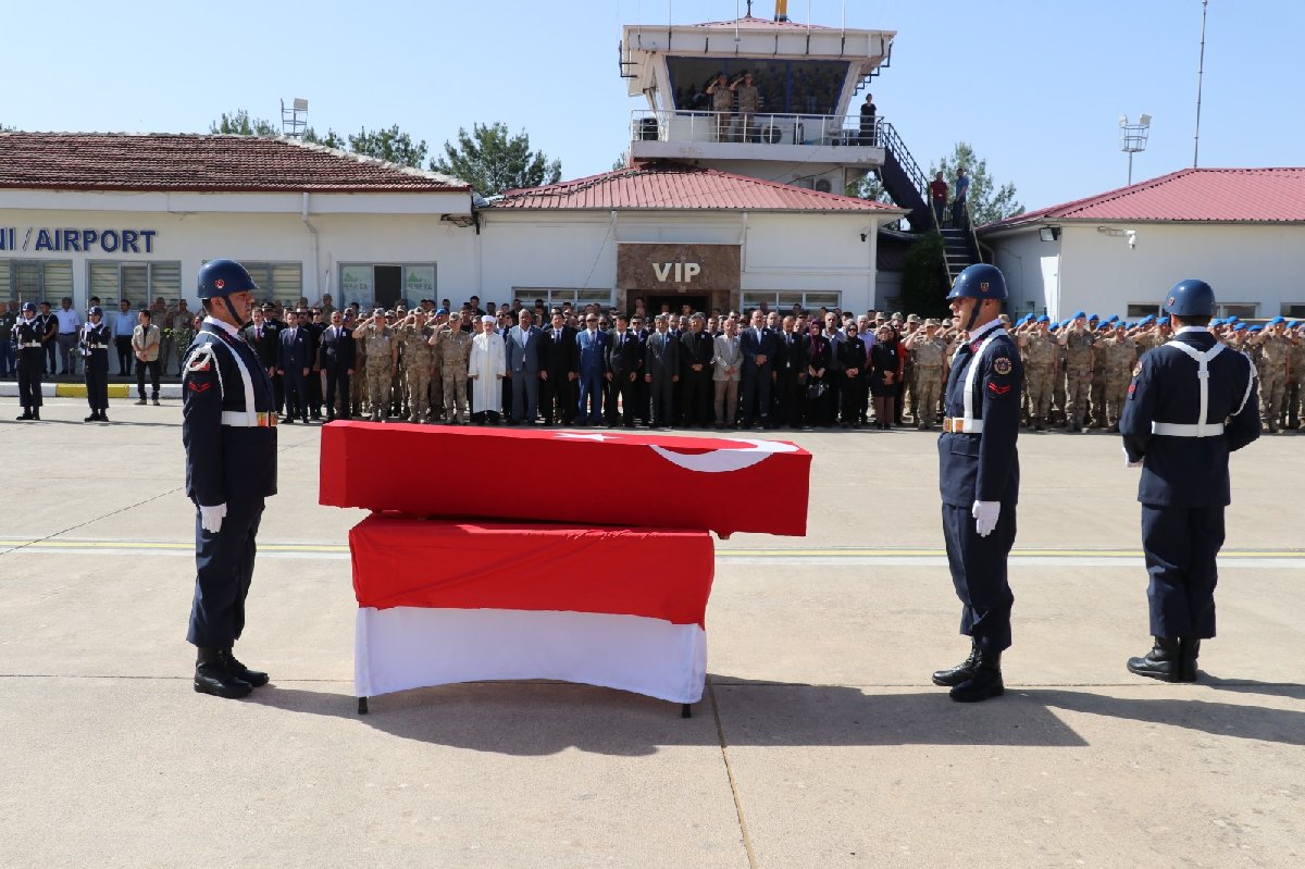 Şehit uzman çavuşun cenazesi,  son yolculuğuna uğurlandı