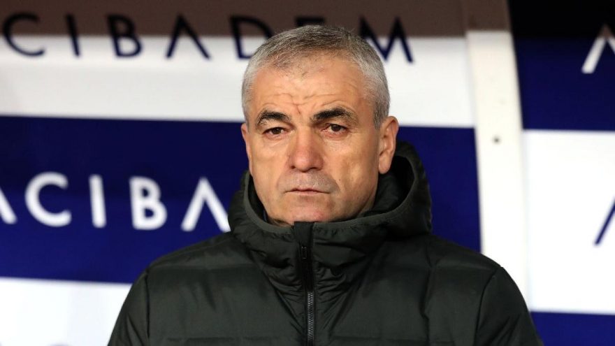 Sivasspor Teknik Direktörü Çalımbay: Bir puan galibiyet kadar önemli