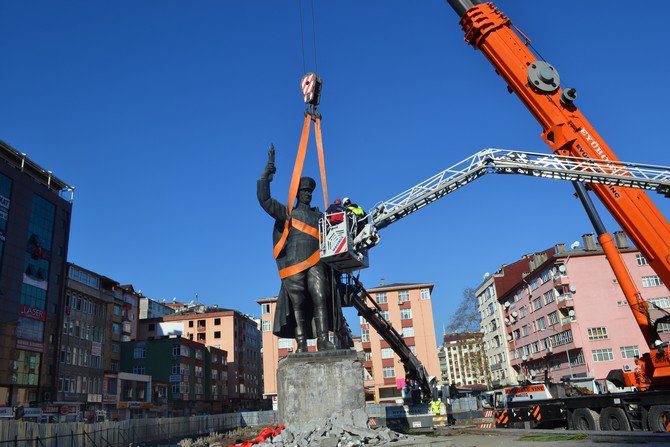 Rize de Atatürk heykeli kaldırıldı