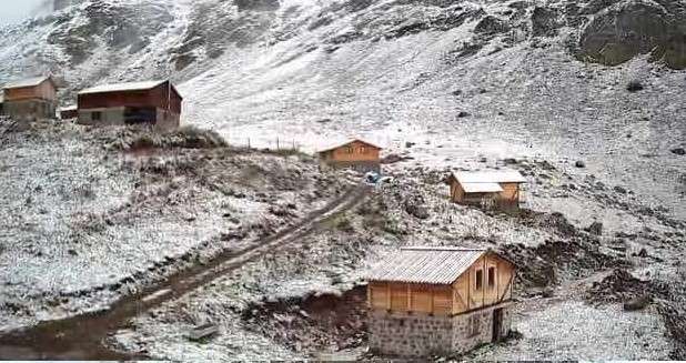 Rize ye mevsimin ilk karı yağdı